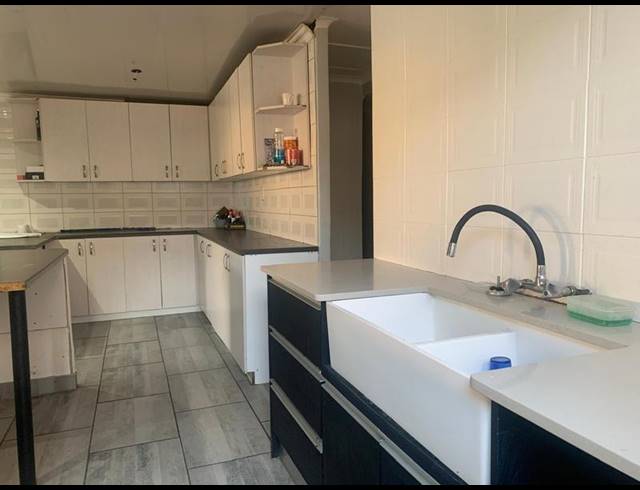 4 BEDROOM HOUSE FOR SALE IN EASTRIDGE